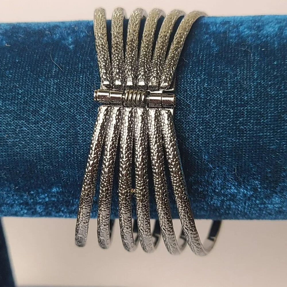 Antiqued Silver/Pewter-Tone Hammered Metal Wire Cuff Bracelet Fashion OSFM - Picture 5 of 9